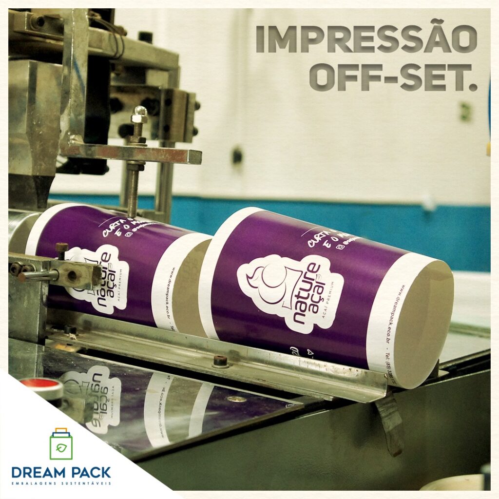 Máquina de impressão off-set rodando com potes da Nature Açaí